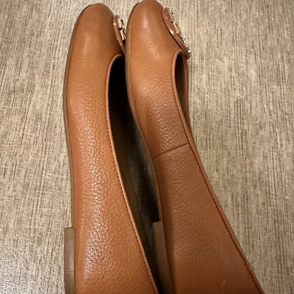 Tory Burch Logo Claire Ballet Flat Tumbled Leather - Picture 3 of 9